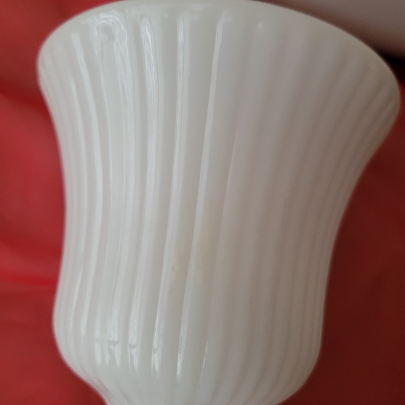 Vintage E.O. Brody Milk Glass Pedestal Vase ~ M7000 ~ Cleveland, OH ~ 1960s - Picture 5 of 14